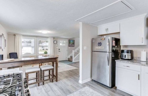 South Bend House | Cozy Home w/Sonos + 9 Min Walk to Notre Dame