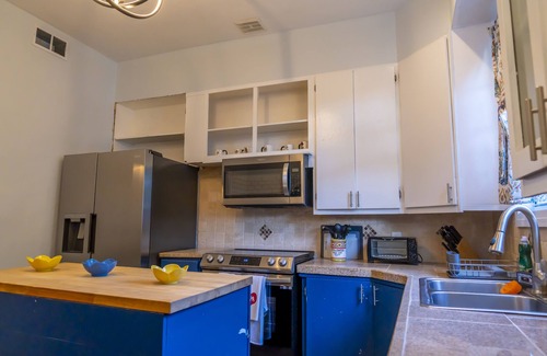 Historic Ybor House | Cozy Home - Walk to Ybor - Restaurants, Bars and Shops!