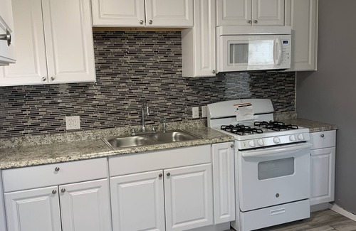 Bremerton House | Cozy home walking distance from the beach, festivals & Bremerton-Seattle ferry.