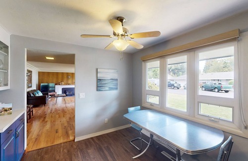 Eugene House | Cozy home with BBQ grill, WiFi, streaming, shared backyard