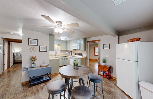 Bandera House | Cozy home with BBQ pit in Cowboy Capital of the World, walk to Medina River