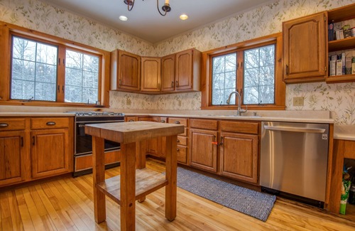 Bethlehem House | Cozy home with covered porch, & sun room - walk to shops/dining/bars