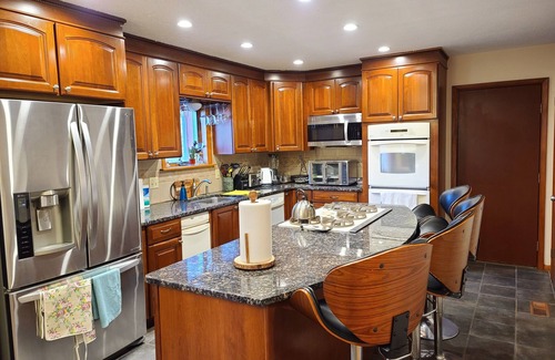 Effort House | Cozy home with hot tub and pool, which has incredible fire pit table.