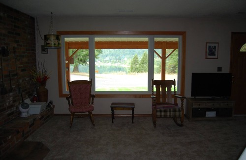 Metaline Falls House | Cozy Home with Million Dollar Mountain and River View