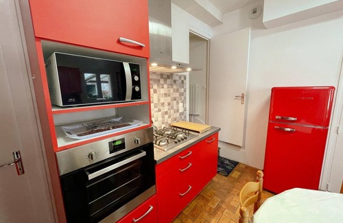Loches Cottage | Cozy Home with Modern Comforts, Near Château & Markets, in Charming Loches, WiFi Included
