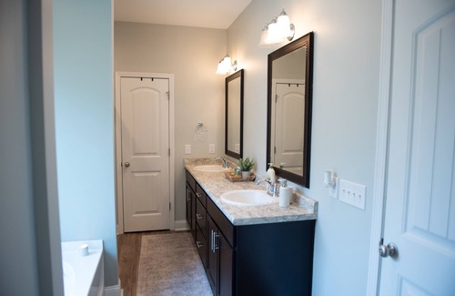 Pembroke House | Cozy Home with Peaceful Patio