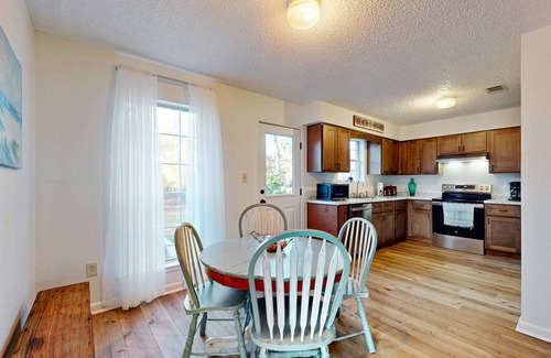 Surf Side Shores House | Cozy home with sunroom, WIFI, washer & dryer, & near the beach