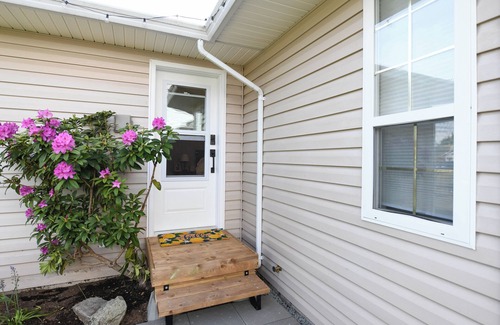 Courtenay House | Cozy hotel like bedroom suite with fridge, microwave, coffee and full piece bath