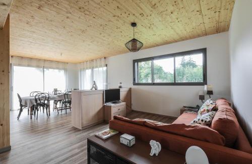 Arc-et-Senans House | Cozy House Close to Les Salines Royales with Parking and WiFi