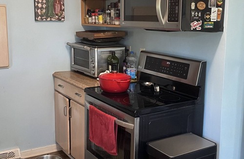 Lynchburg House | Cozy house close to the hospital and major colleges pet friendly!