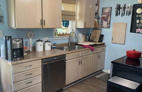 Lynchburg House | Cozy house close to the hospital and major colleges pet friendly!