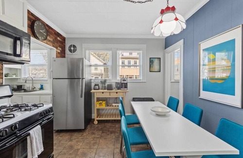 South Medford House | Cozy House close to TUFTS, Harvard, MIT 3BR