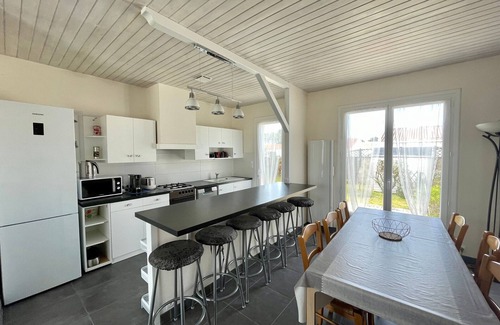 Bretignolles-sur-Mer House | Cozy House Near Beach with Enclosed Garden, Terrace, and WiFi