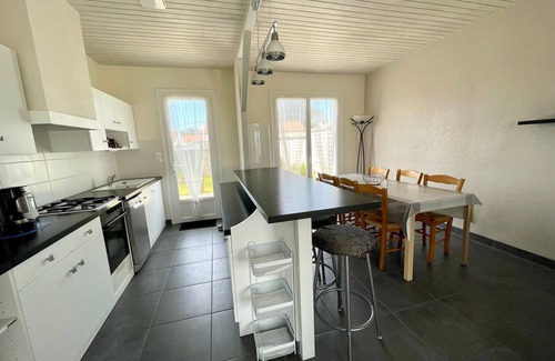 Bretignolles-sur-Mer House | Cozy House Near Beach with Enclosed Garden, Terrace, and WiFi