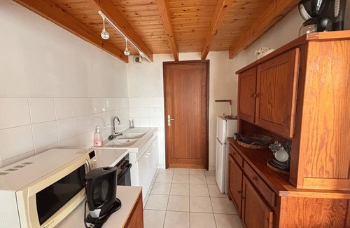 Saint-Mathurin Apartment | "Cozy House in Heart of Saint-Mathurin, Near Shops, 9km from Beach, Sleeps 2"