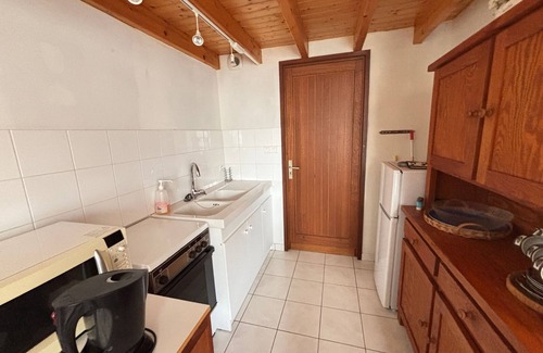Saint-Mathurin Apartment | "Cozy House in Heart of Saint-Mathurin, Near Shops, 9km from Beach, Sleeps 2"