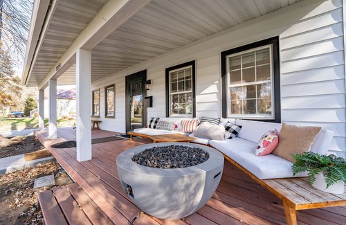 Billings House | Cozy House in Historic Downtown Tree Street Neighborhood with Hot Tub