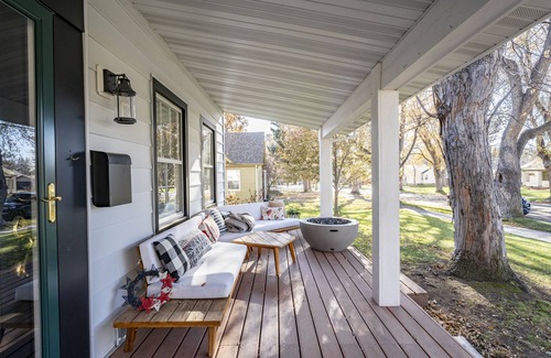 Billings House | Cozy House in Historic Downtown Tree Street Neighborhood with Hot Tub