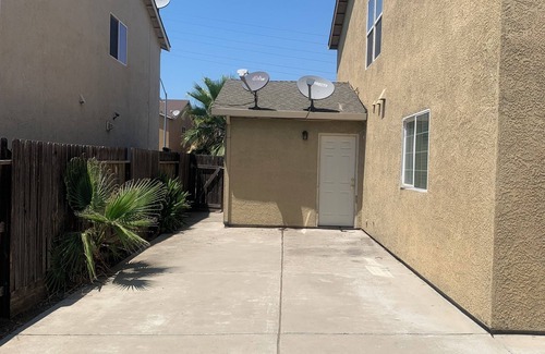 Merced House | Cozy house in lovely Merced with AC, WiFinNear Merced Mall and UC Merced