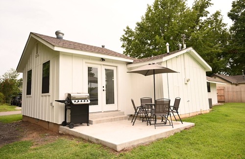Eufaula House | Cozy house in quiet area of Eufaula, 1 block to lakeshore, completely renovated!