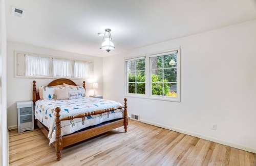 South Tacoma House | Cozy house in safe neighborhood