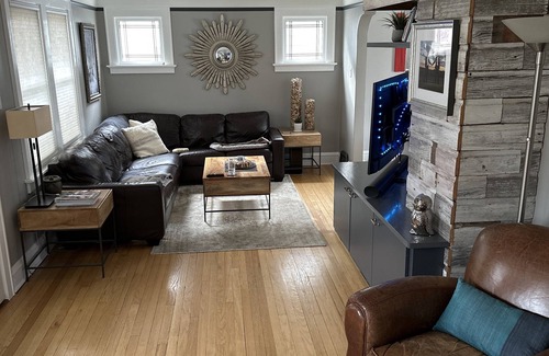 Whitefish Bay House | Cozy house in the north part of Milwaukee - 15 minutes to downtown!
