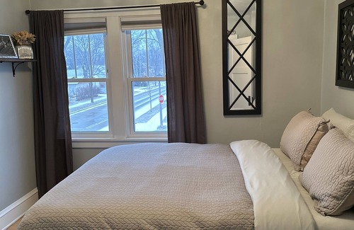 Whitefish Bay House | Cozy house in the north part of Milwaukee - 15 minutes to downtown!