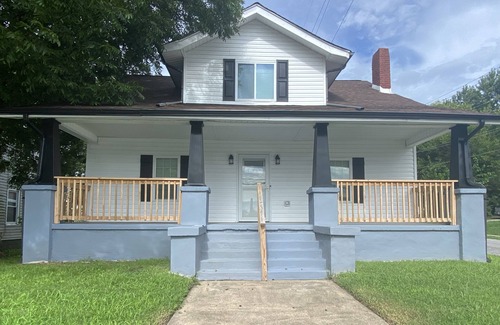 High Point House | Cozy House Near Downtown
