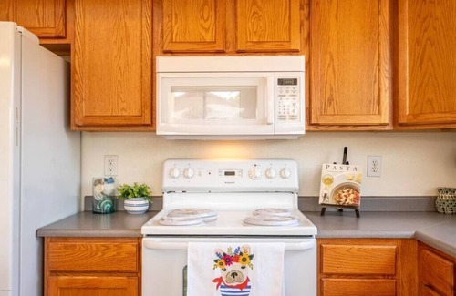 Goodyear House | Cozy house near I-10, pool heater, hot tub, BBQ