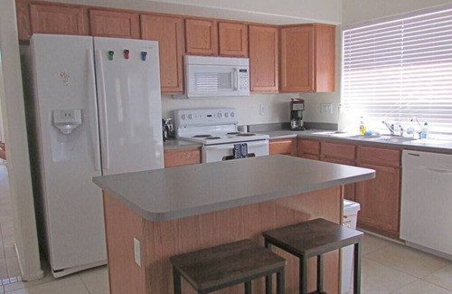 Goodyear House | Cozy house near I-10, pool heater, hot tub, BBQ