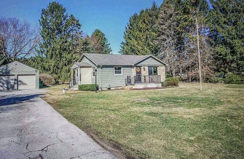 Granger House | Cozy house on Fir with backyard