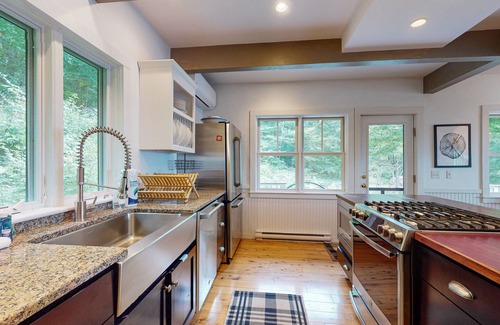 Warren House | Cozy house w/mountain views, hot tub, deck, woodstove, firepit, wifi, BBQ, A/C