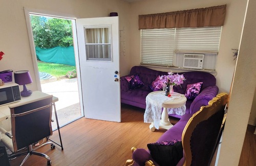 Ocala Cottage | Cozy house with 1 bedroom and WiFi, AC, Huge Pool, 1 Acre Property Gym, Jacuzzi