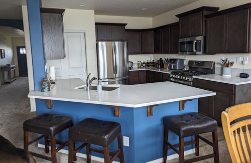 Rathdrum House | Cozy house with fenced in back yard. Pet-Friendly!