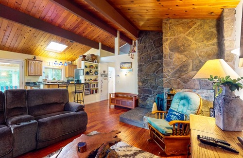 Anchor Bay House | Cozy House with Ocean Views, Private Hot Tub & Beach Access Nearby
