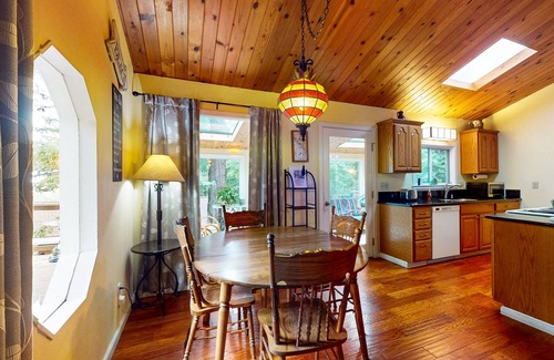Anchor Bay House | Cozy House with Ocean Views, Private Hot Tub & Beach Access Nearby