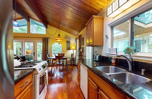 Anchor Bay House | Cozy House with Ocean Views, Private Hot Tub & Beach Access Nearby