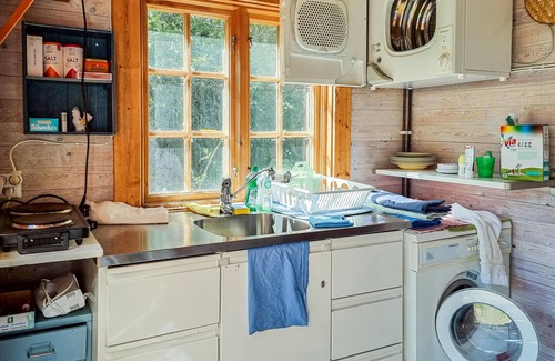 Hamburgsund House | Cozy house with simple standard in perfect location in Valö nature reserve.