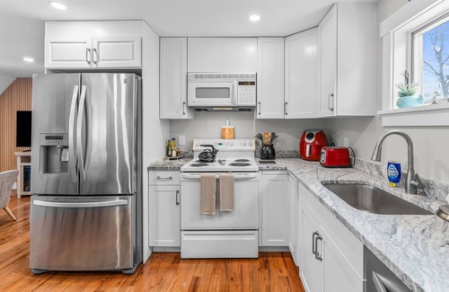 Hyannis Apartment | Cozy Hyannis Retreat: Patio, Beach & Shops!