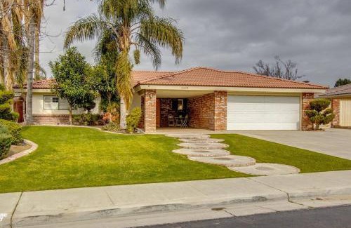 Greenacres Villa | Cozy Hygge Home Centrally Located 2 King Beds