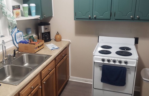 St. James House | Cozy IC Retreat in Sunset Harbor near Community Boat Ramp, Holden & Oak Island