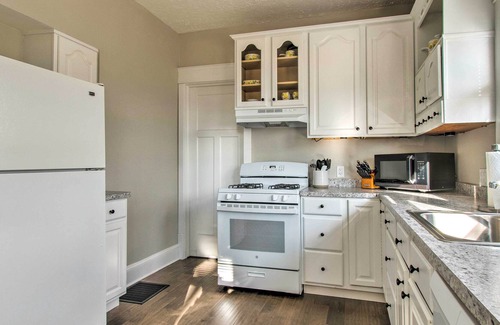 Greenview House | Cozy Illinois Home - Near Fishing & Golfing!