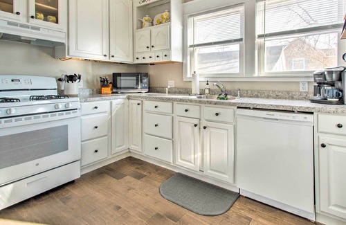 Greenview House | Cozy Illinois Home - Near Fishing & Golfing!