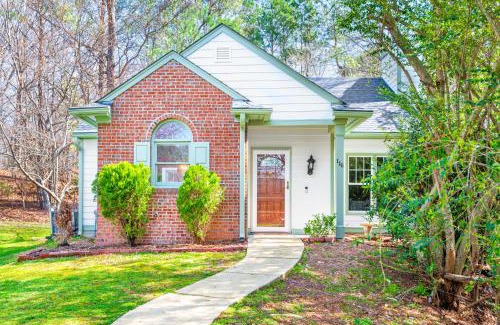 Cary Apartment | Cozy Industrial Kildaire Farms Home- near Downtown