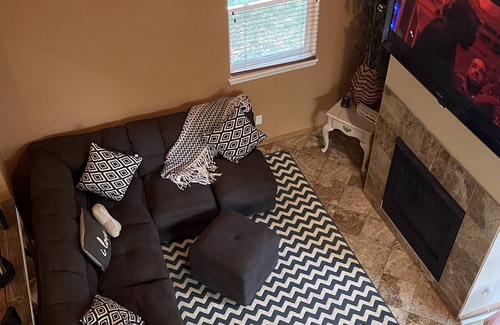Parker House | Cozy inviting family home in quiet suburb