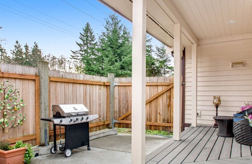 Greenbank Apartment | Cozy Island Condo with Free WiFi, Washer/Dryer & Great Location