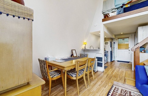 Langley House | Cozy island retreat near beaches, trails, and Langley charm!