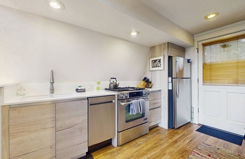 Langley House | Cozy island retreat near beaches, trails, and Langley charm!