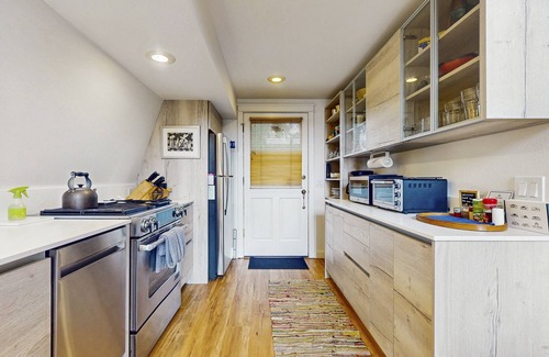 Langley House | Cozy island retreat near beaches, trails, and Langley charm!