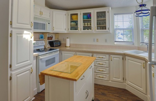 Hutchinson Island South House | Cozy Jensen Beach Home: Pool Access, Walk to Beach